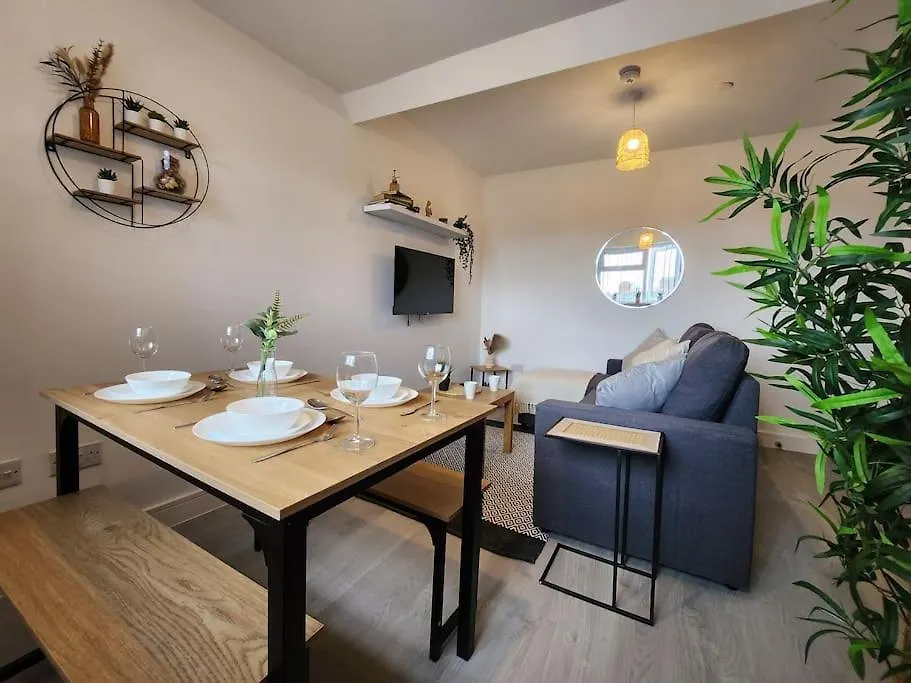 Supervalue Suite 3 - Fast Wifi, Hotel Linen, Keyless Entry, City Only 10 Mins - By Property Promise Cardiff