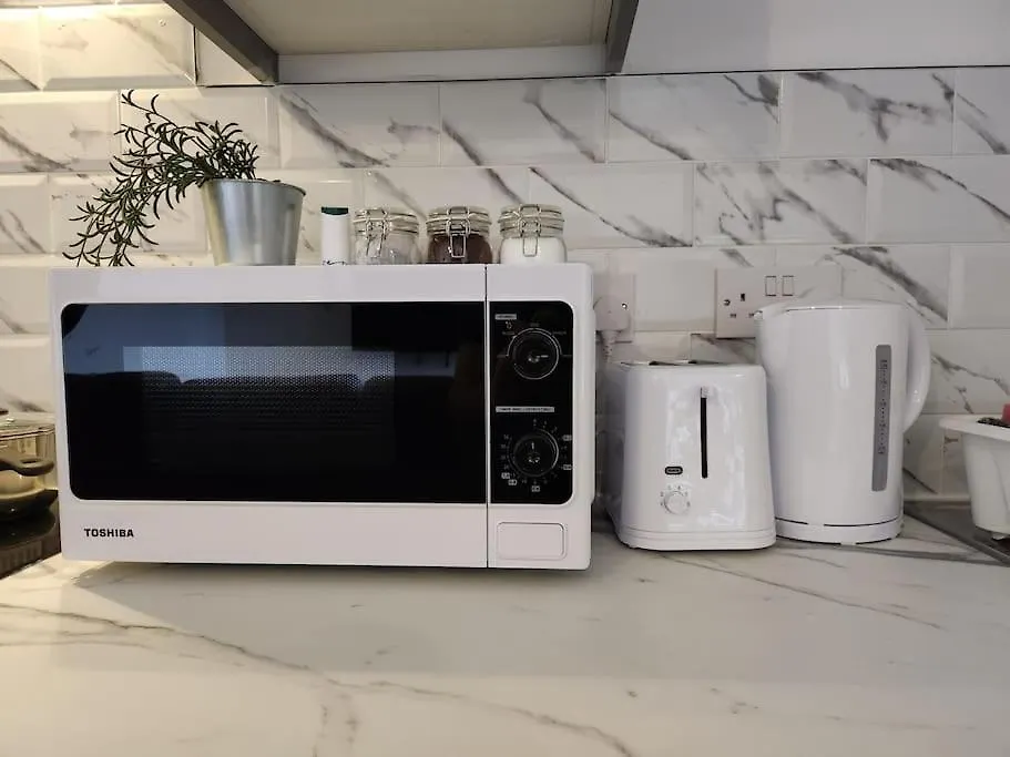Supervalue Suite 3 - Fast Wifi, Hotel Linen, Keyless Entry, City Only 10 Mins - By Property Promise Cardiff United Kingdom