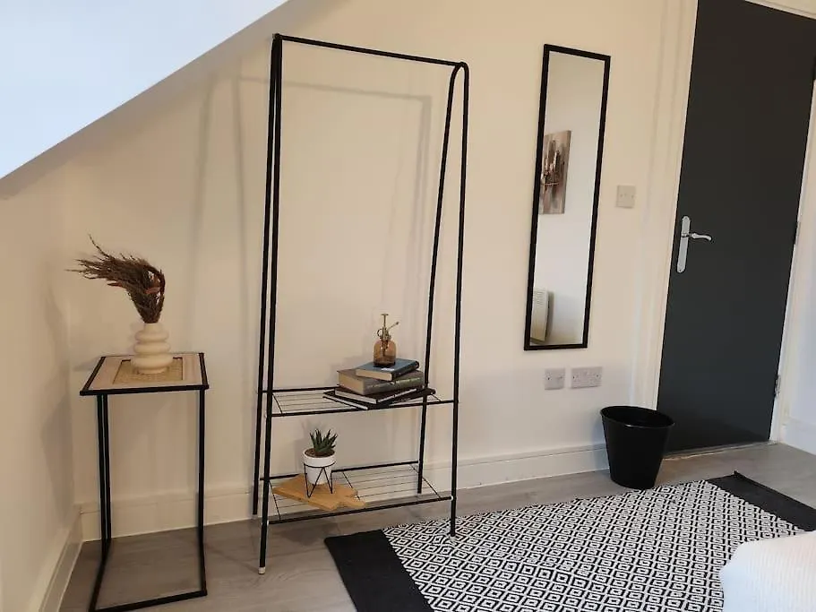 Supervalue Suite 3 - Fast Wifi, Hotel Linen, Keyless Entry, City Only 10 Mins - By Property Promise Cardiff 0*,  United Kingdom